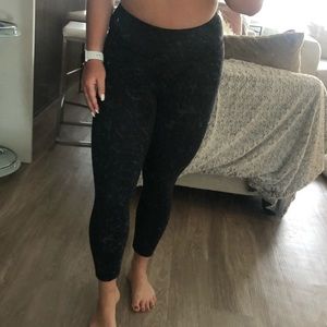 Lulu lemon size 2 wonder under mid rise
